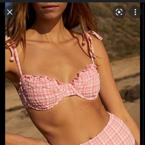 Billabong tide ruffle bikini top NWOT